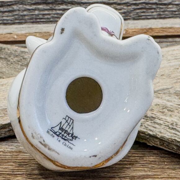 Vintage Nantucket White Porcelain Cow Figurine w/ Spring Bouquet-Gold Accents - Picture 9 of 10